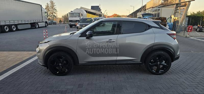 Nissan Juke CAM/car vertical