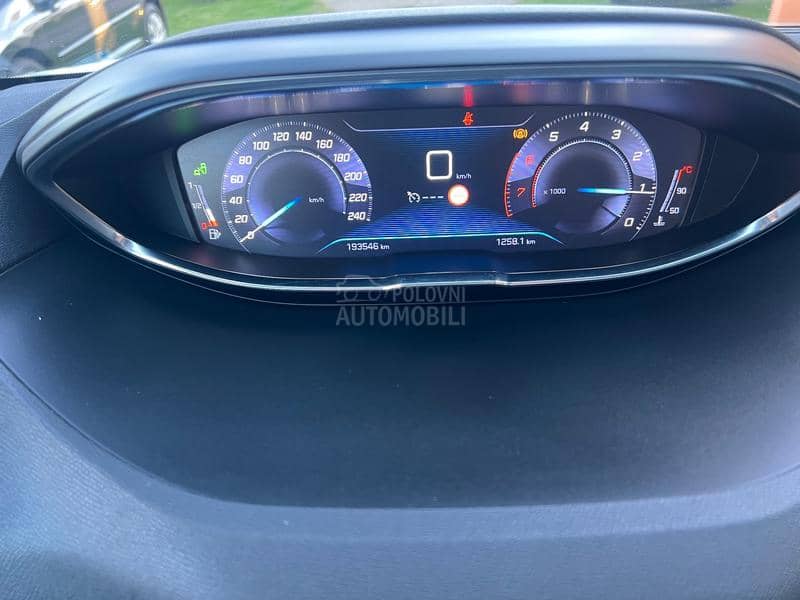 Peugeot 3008 1.2 ALLURE  CH