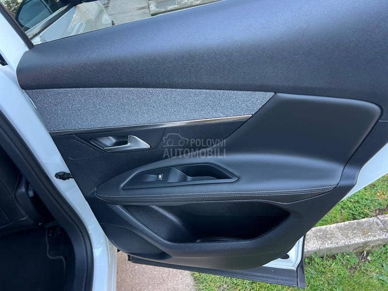 Peugeot 3008 1.2 ALLURE  CH