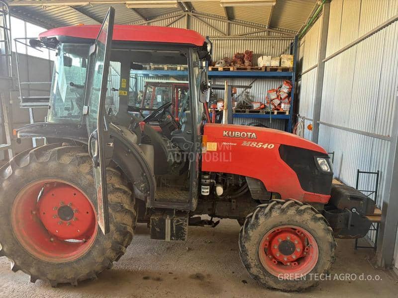 Kubota M8540