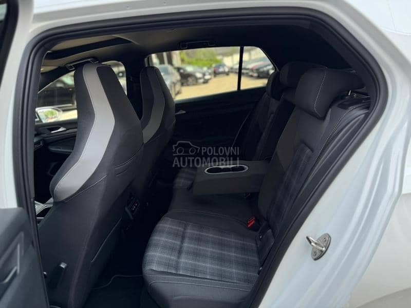 Volkswagen Golf 8 GTD/IQ/PANO/19