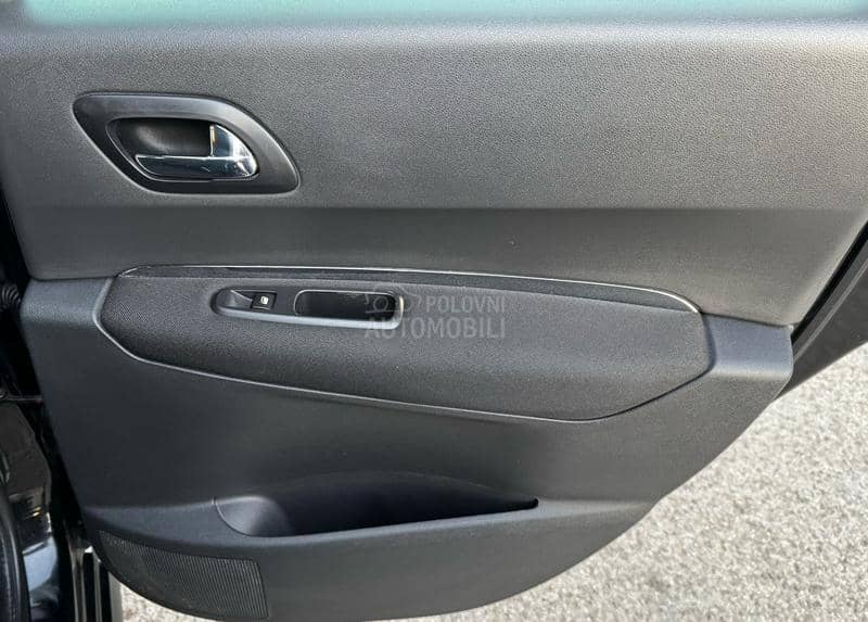 Peugeot 3008 1.6 HDI PREMIUM