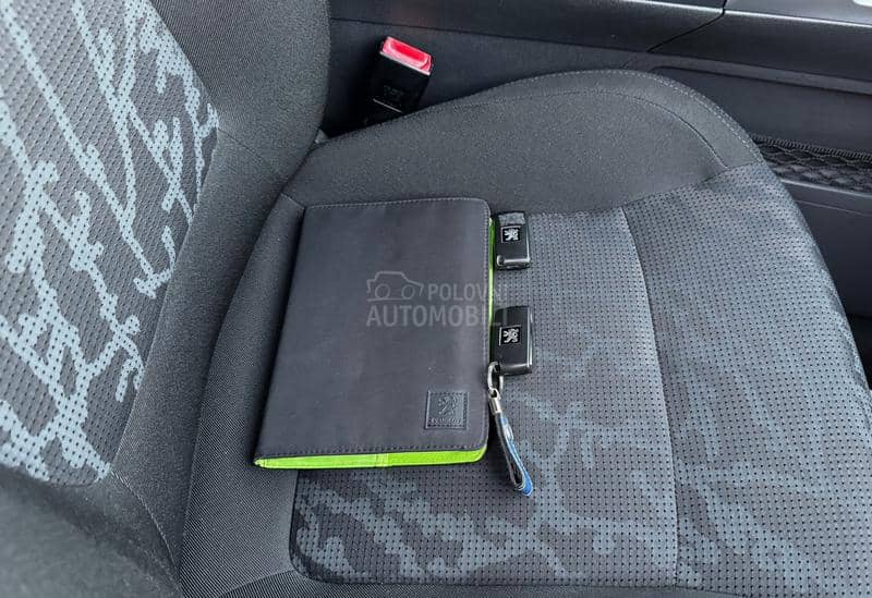 Peugeot 3008 1.6 HDI PREMIUM