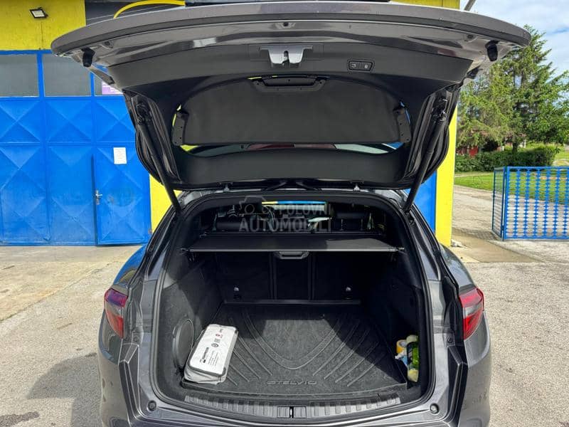 Alfa Romeo Stelvio VELOCE