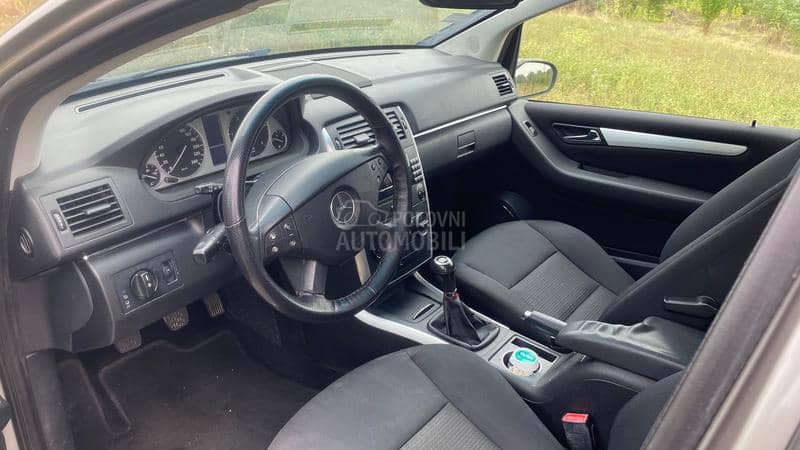 Mercedes Benz B 180 