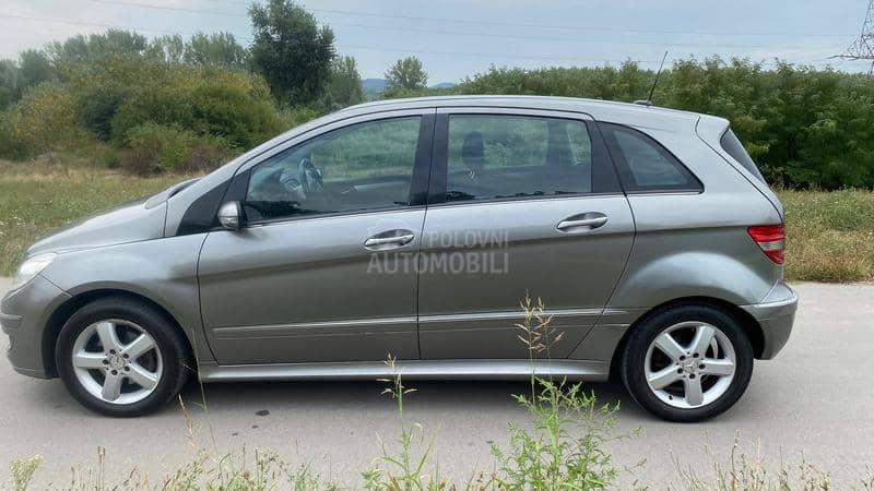 Mercedes Benz B 180 