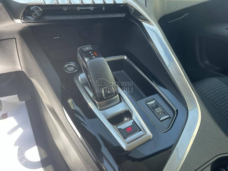 Peugeot 3008 1.2 B Autom