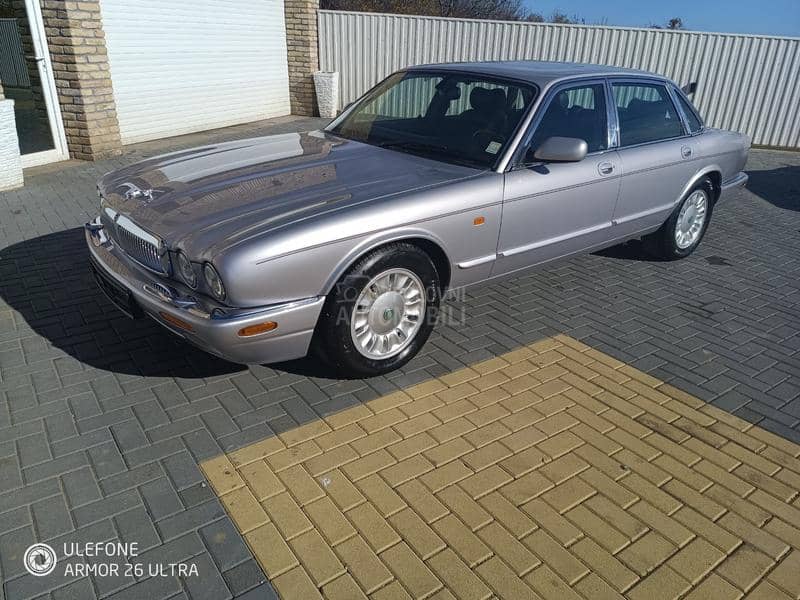 Jaguar XJ8 4.0