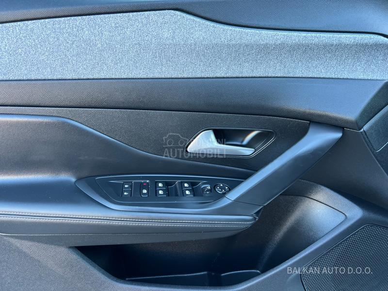 Peugeot 308 1.2/ALLURE/LED/NAV