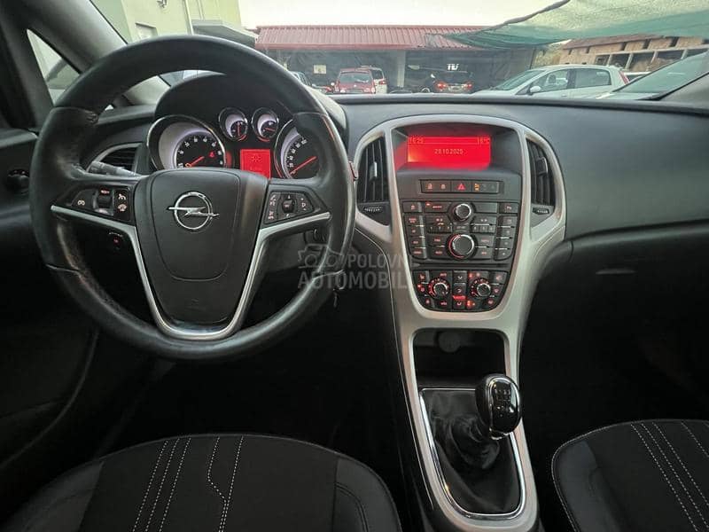 Opel Astra J  Opel Astra J