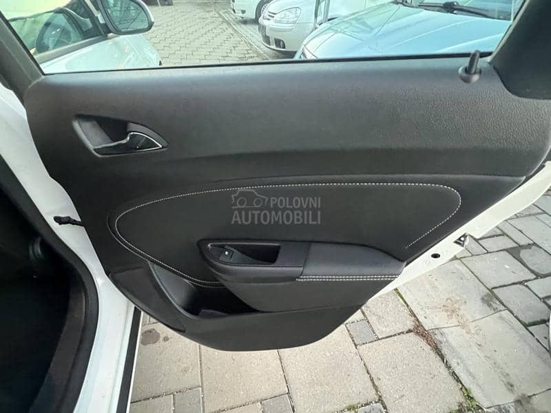 Opel Astra J  Opel Astra J