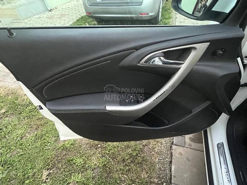 Opel Astra J  Opel Astra J