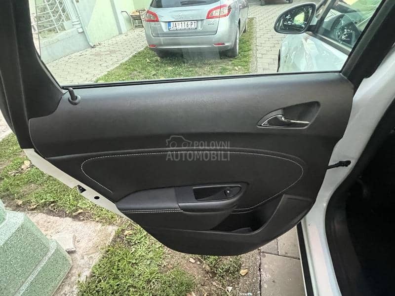 Opel Astra J  Opel Astra J