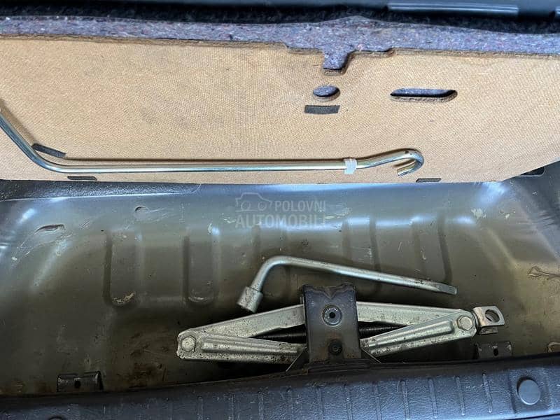 Suzuki Jimny 1.3 4x4 ODLIČAN CH