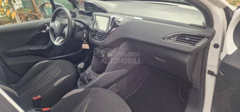 Peugeot 208 1.2 Vti Suisse