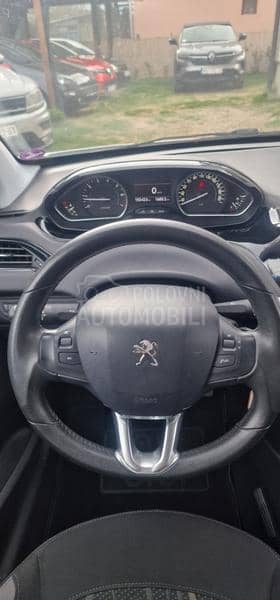 Peugeot 208 1.2 Vti Suisse