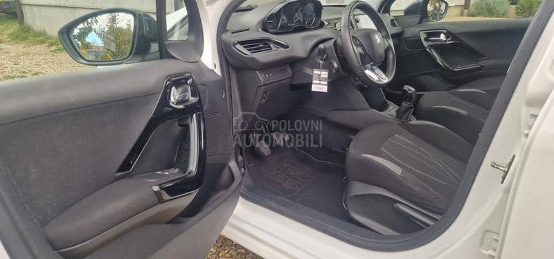 Peugeot 208 1.2 Vti Suisse