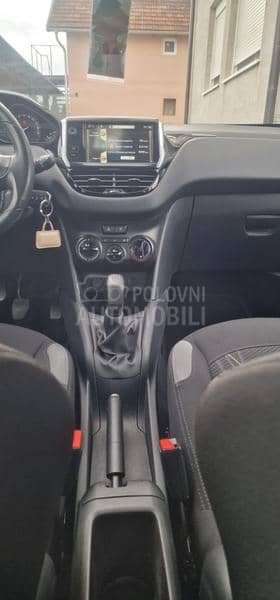Peugeot 208 1.2 Vti Suisse