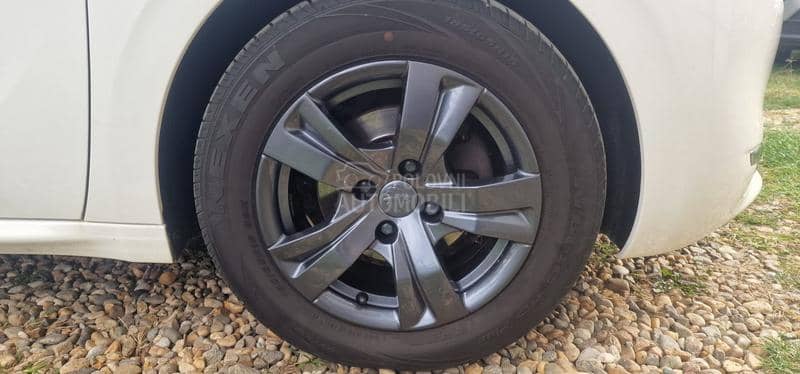 Peugeot 208 1.2 Vti Suisse