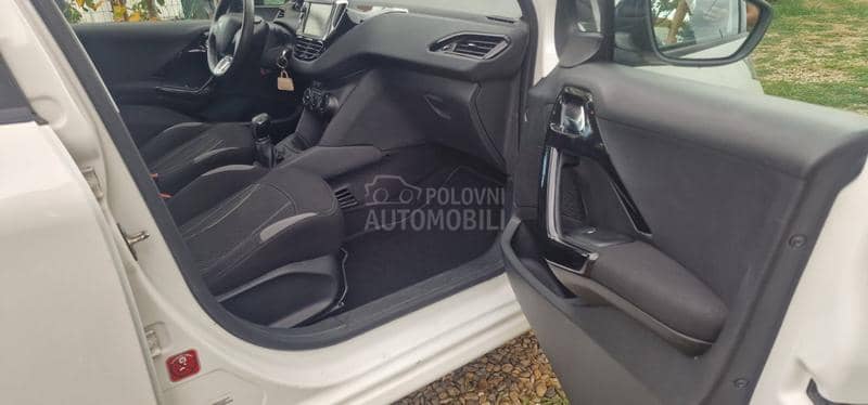 Peugeot 208 1.2 Vti Suisse