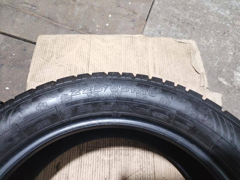 Dunlop 225/55 R18 Zimska