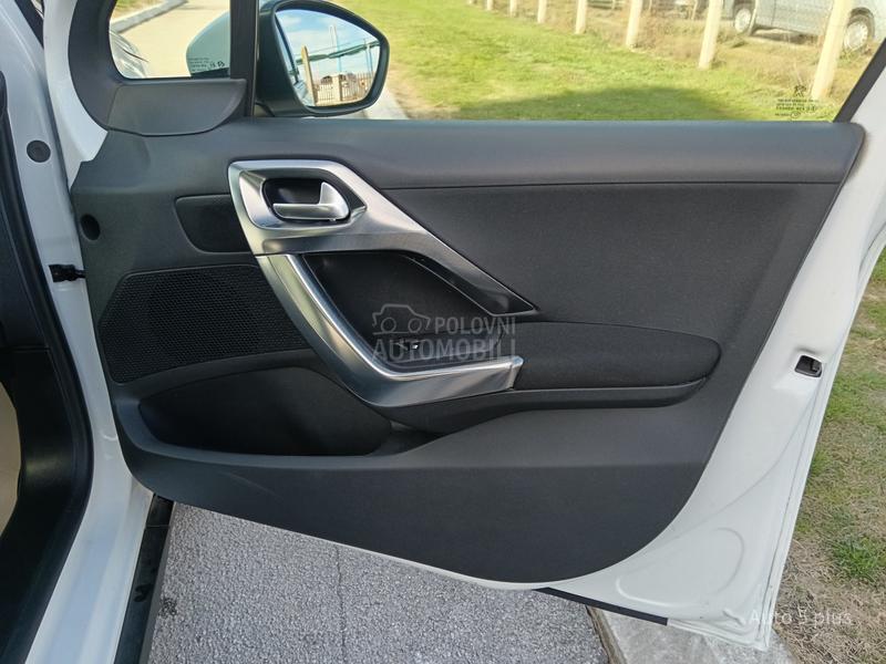 Peugeot 2008 ALLURE  F. U. L. L.