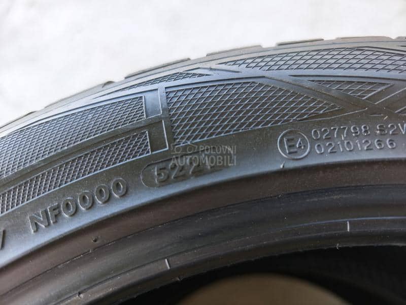 Vredestein 285/40 R21 Zimska