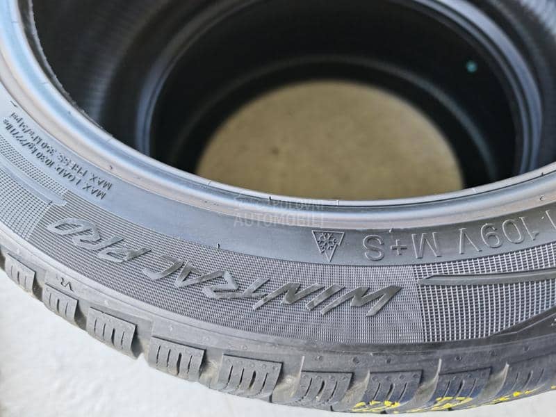 Vredestein 285/40 R21 Zimska