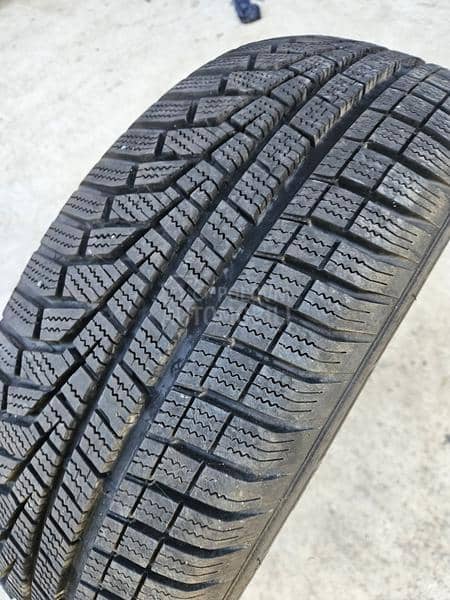 Hankook 215/60 R17 Zimska