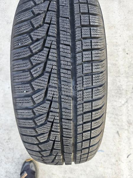 Hankook 215/60 R17 Zimska