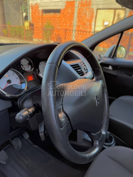 Peugeot 207 1.4b pežo