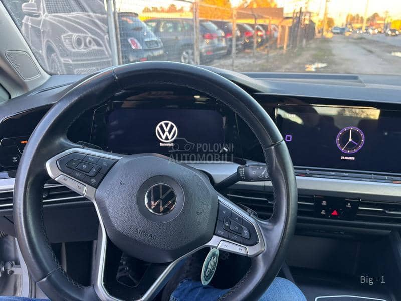 Volkswagen Golf 8 1.5 TGI DSG