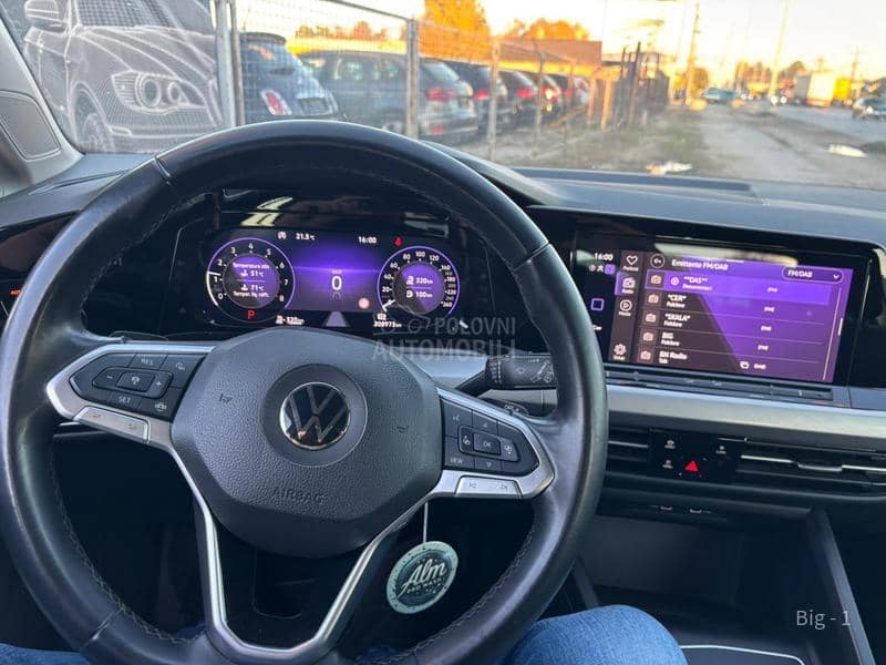 Volkswagen Golf 8 1.5 TGI DSG