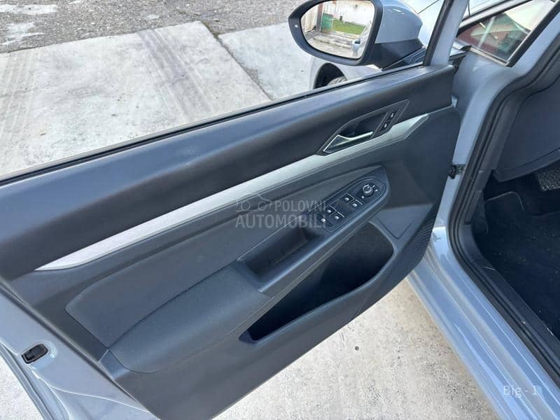 Volkswagen Golf 8 1.5 TGI DSG