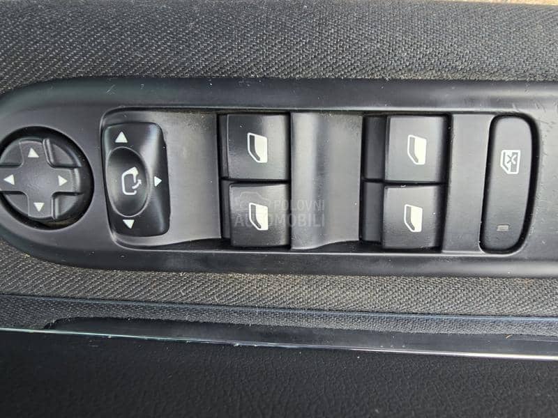 Peugeot 5008 1.6 e-hdi Allure