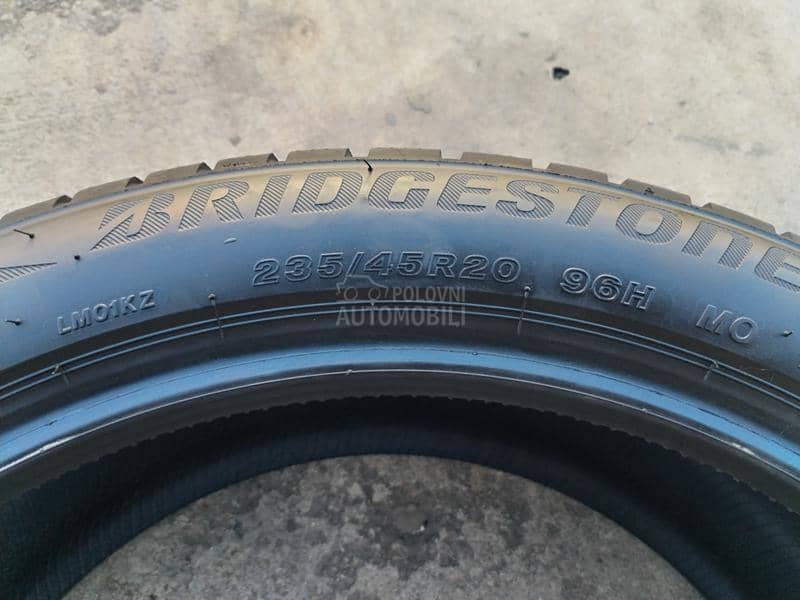 Bridgestone 235/45 R20 Zimska
