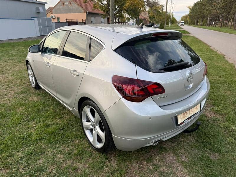 Opel Astra J 1.4b TURBO COSMO