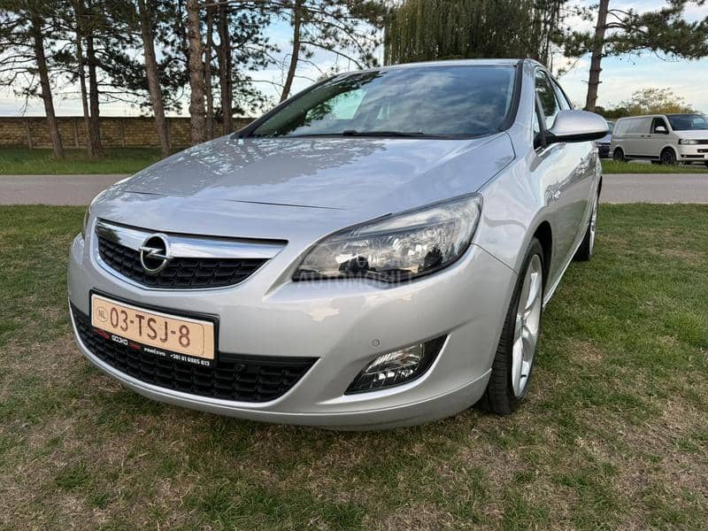 Opel Astra J 1.4b TURBO COSMO