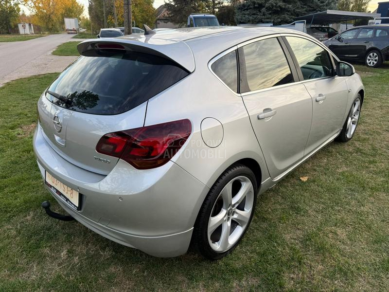 Opel Astra J 1.4b TURBO COSMO