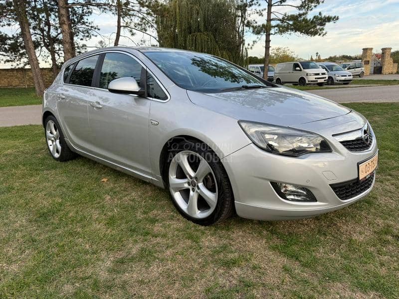 Opel Astra J 1.4b TURBO COSMO