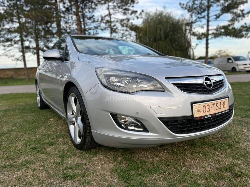 Opel Astra J 1.4b TURBO COSMO
