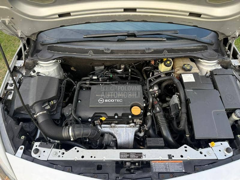 Opel Astra J 1.4b TURBO COSMO