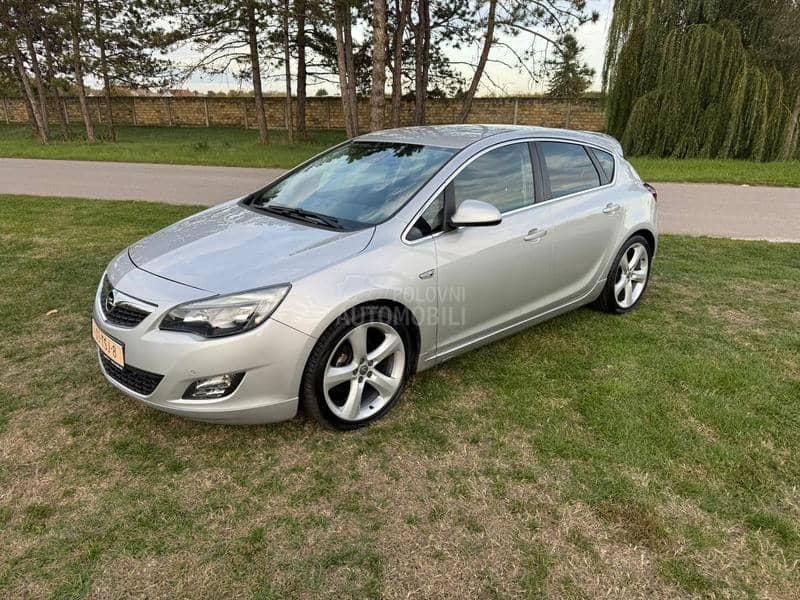 Opel Astra J 1.4b TURBO COSMO