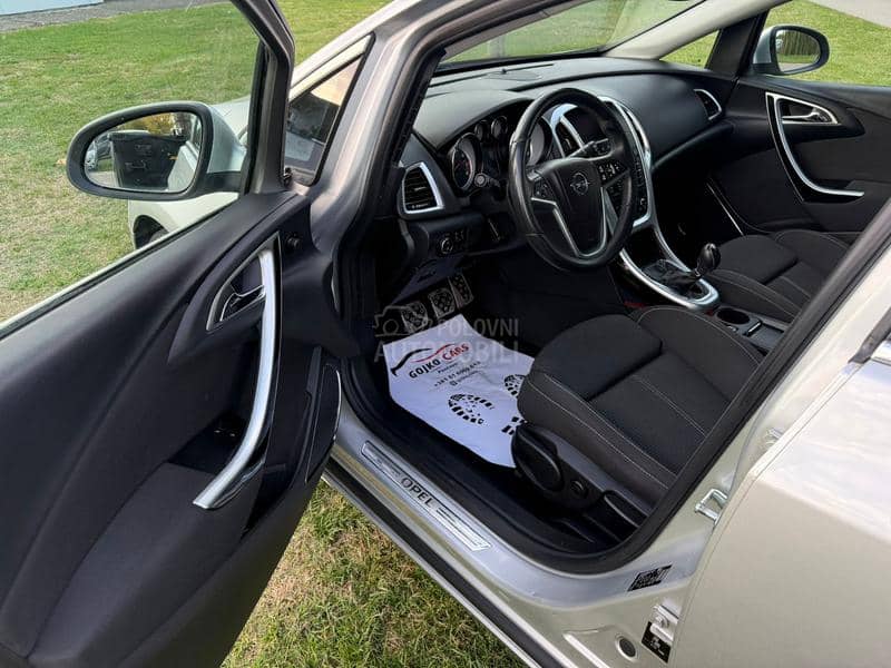 Opel Astra J 1.4b TURBO COSMO