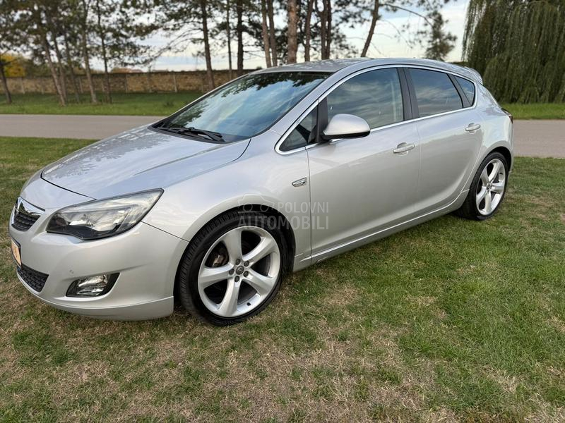 Opel Astra J 1.4b TURBO COSMO