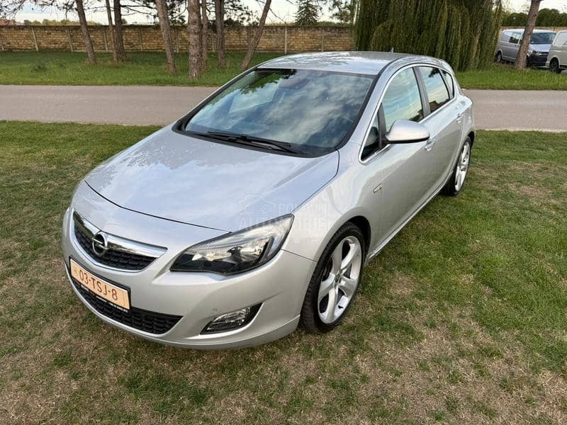 Opel Astra J 1.4b TURBO COSMO