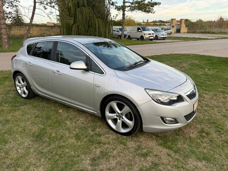 Opel Astra J 1.4b TURBO COSMO