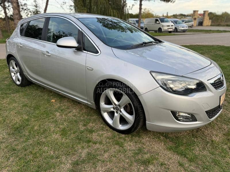 Opel Astra J 1.4b TURBO COSMO