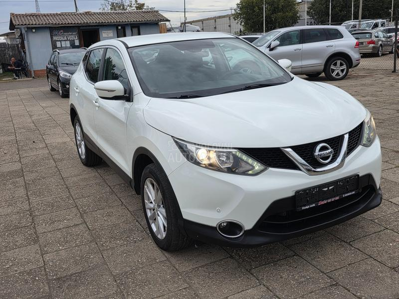 Nissan Qashqai 1.5dci  LED/NAV