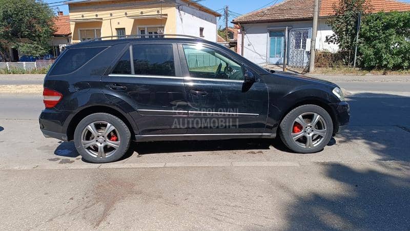 Mercedes Benz ML 320 REDOVNO ODRŽAVAN